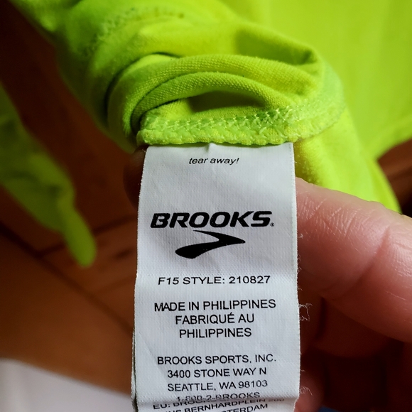 Brooks Dash 1/2 Zip Men's Neon Green Running Shirt size Small - Picture 7 of 9